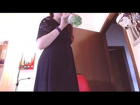 ❤️ Një skllav i nënshtruar që i pëlqejnë brekët e pista dhe të shijshme detyrohet të masturbojë pasi shikon këtë video! ❤️❌ Video anale tek ne ️❤