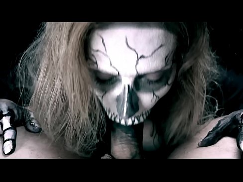 ❤️ Vajzë demonike që thith karin me gojën e saj të zezë dhe gëlltit sperma. ❤️❌ Video anale tek ne ️❤